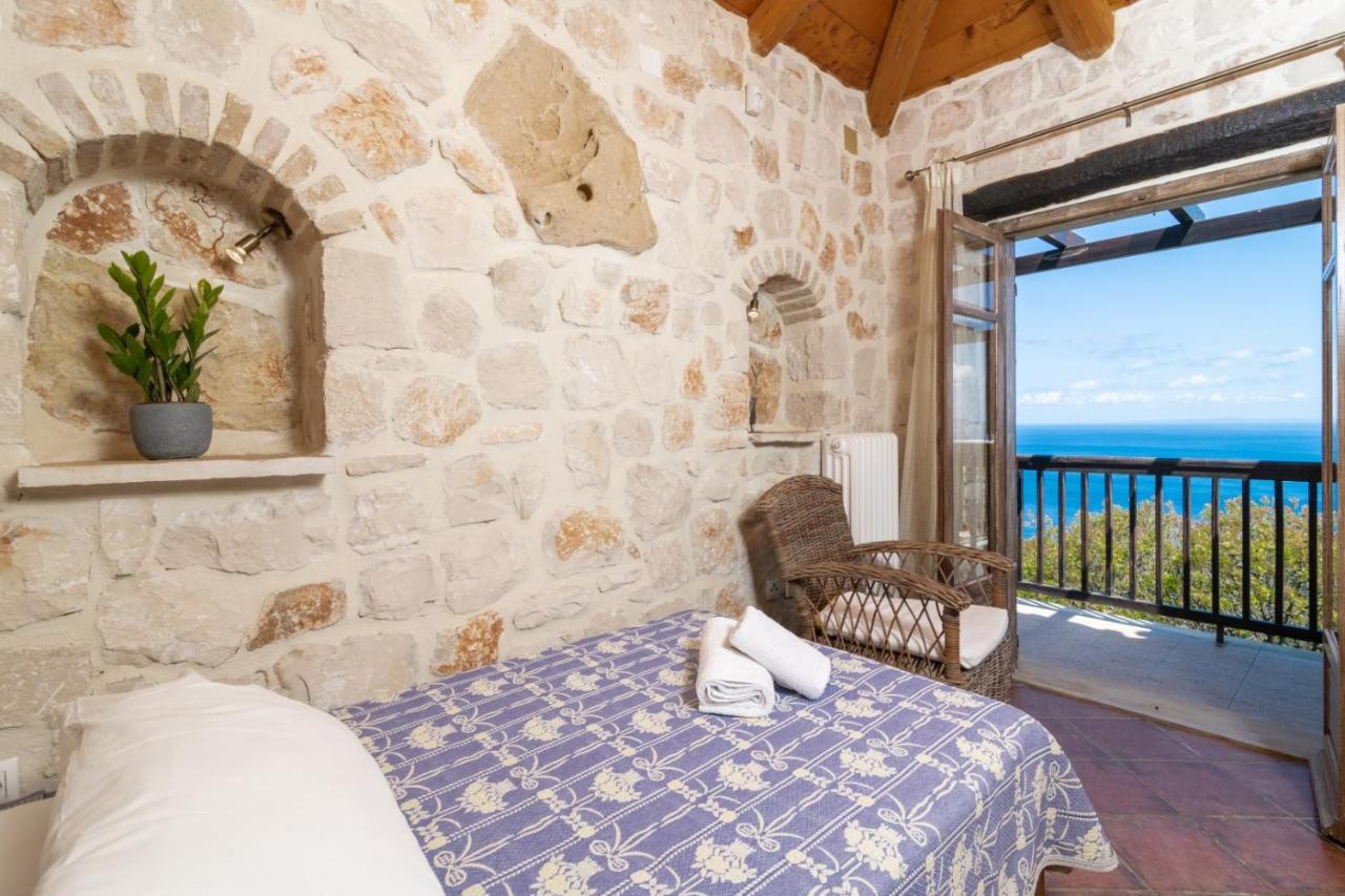 Ferienhaus Strofilia Authentic