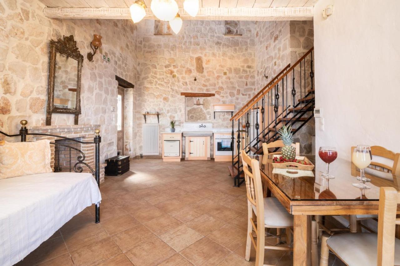 Ferienhaus Strofilia Authentic Skinária