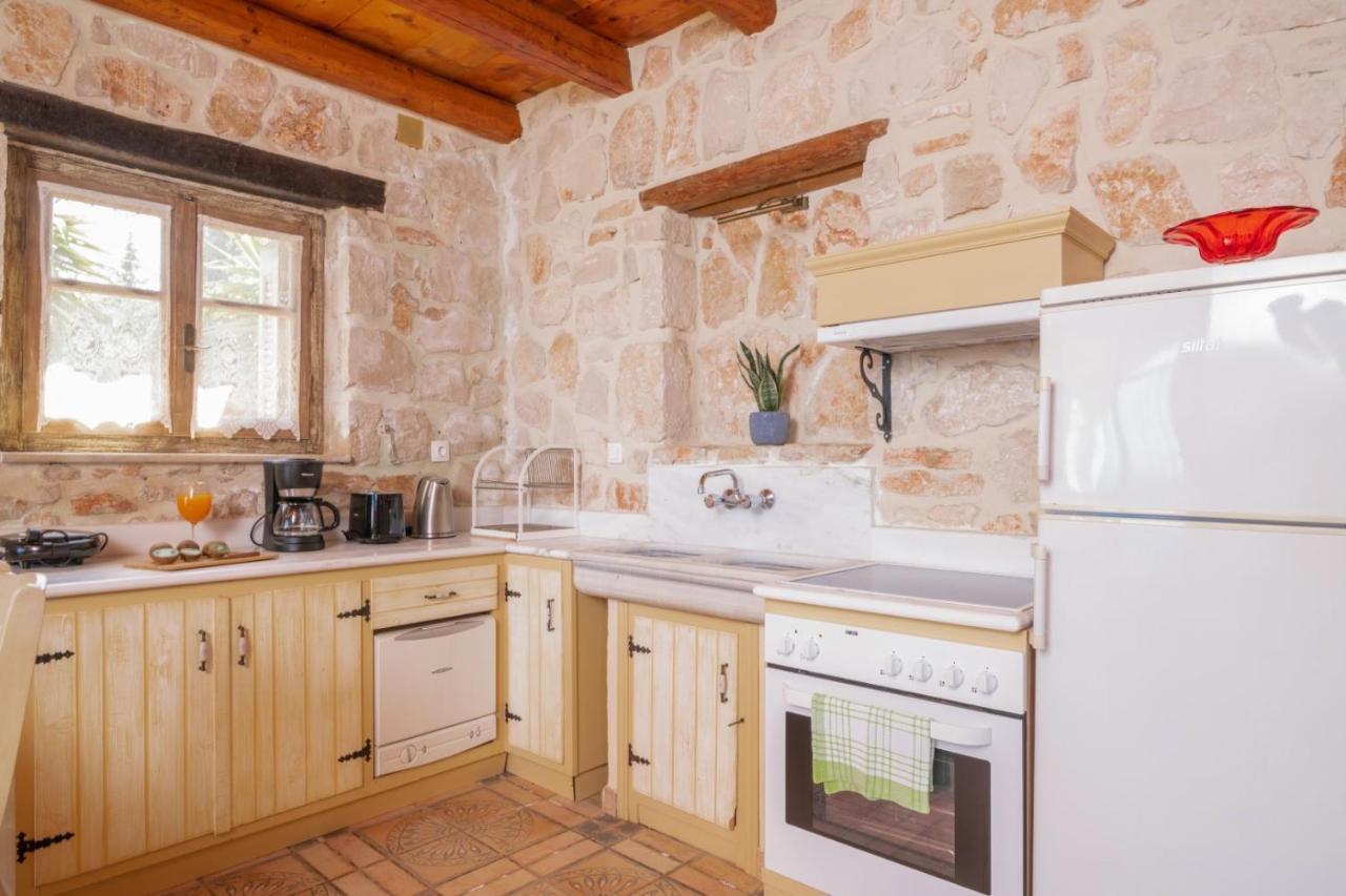 Ferienhaus Strofilia Authentic Skinária